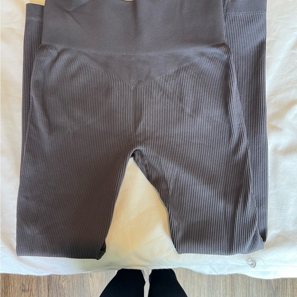 Gray Ribbed Two-Piece Set - Picture 5 of 5